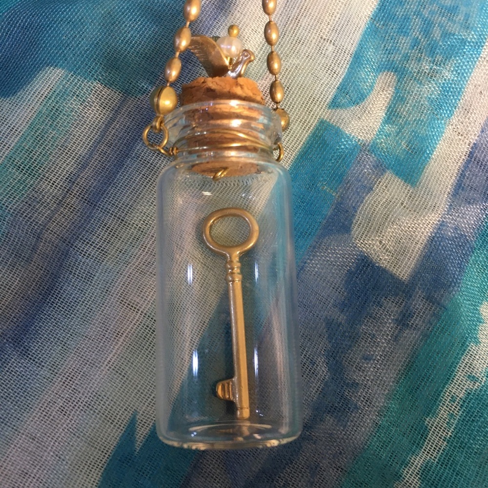 4 piece jewelry assortment - Picture 3 of 6